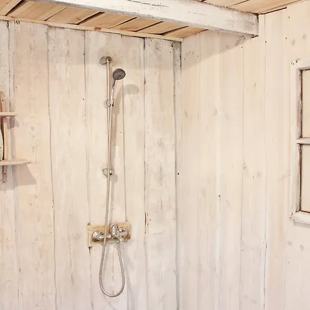 Kuuli Puhkemajad * Tagaranna